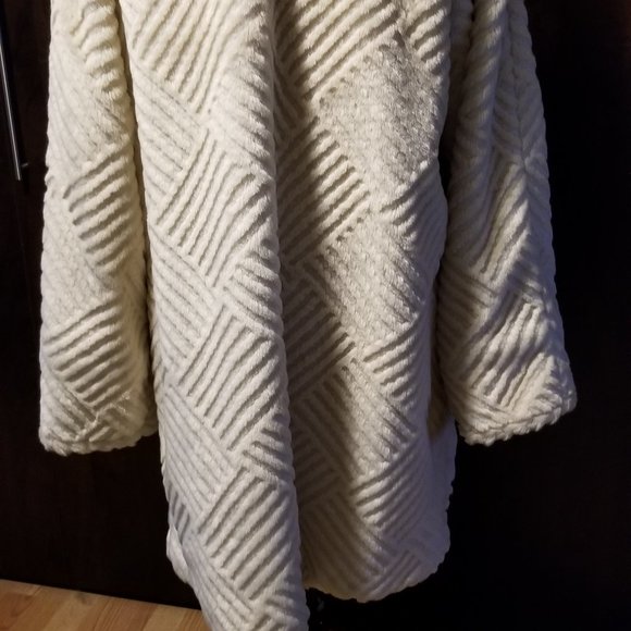 Women's faux fur coat - Picture 3 of 5